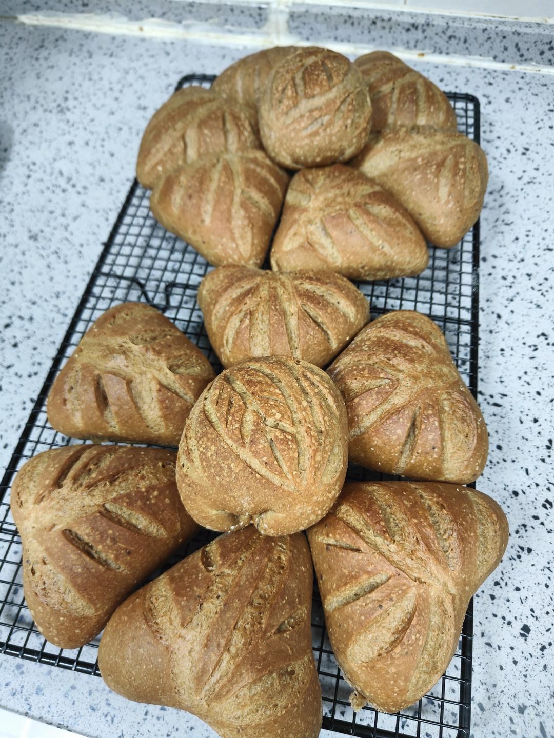 三种夹馅的全麦抹茶奶酪软欧（附三种简单欧包整形方法）