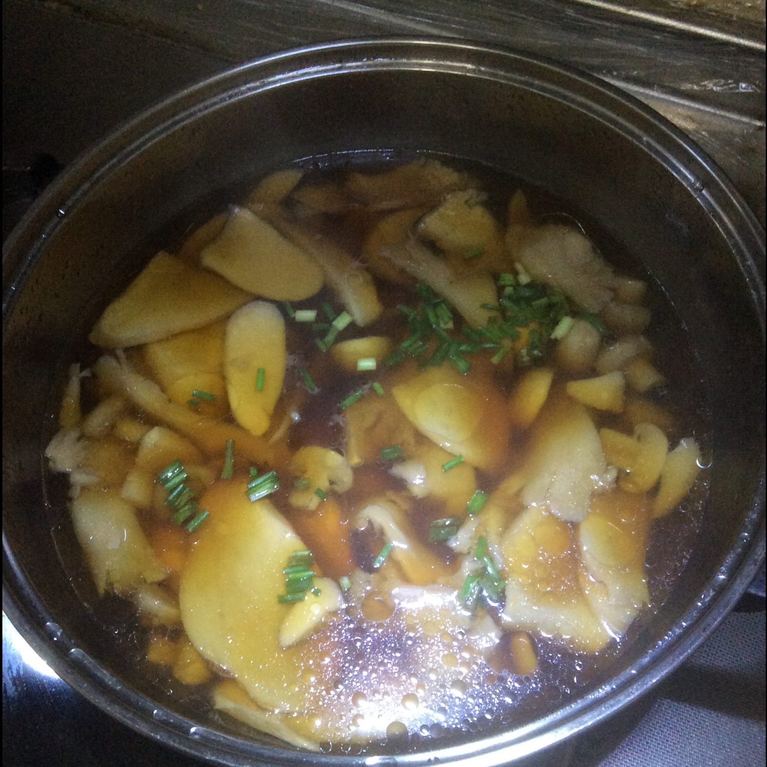 新鲜菌汤（蘑菇汤）