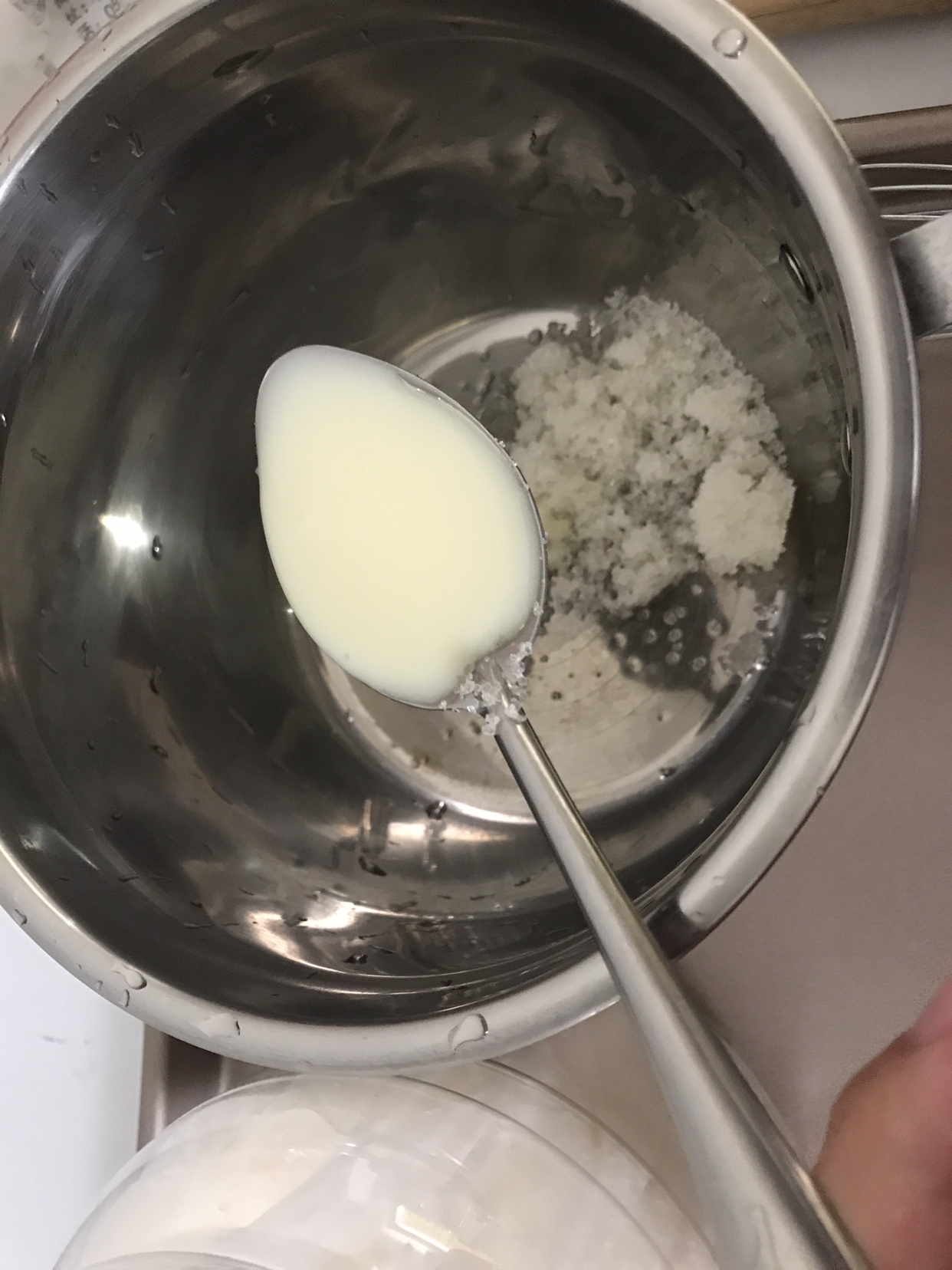 简单又好吃的奶黄馅的做法 步骤1