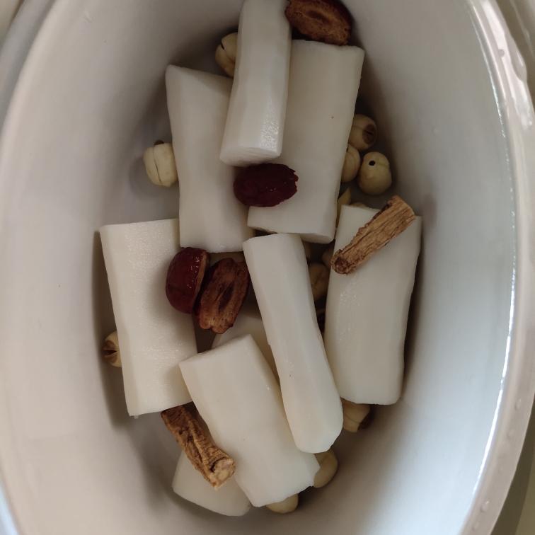 莲子瘦肉汤