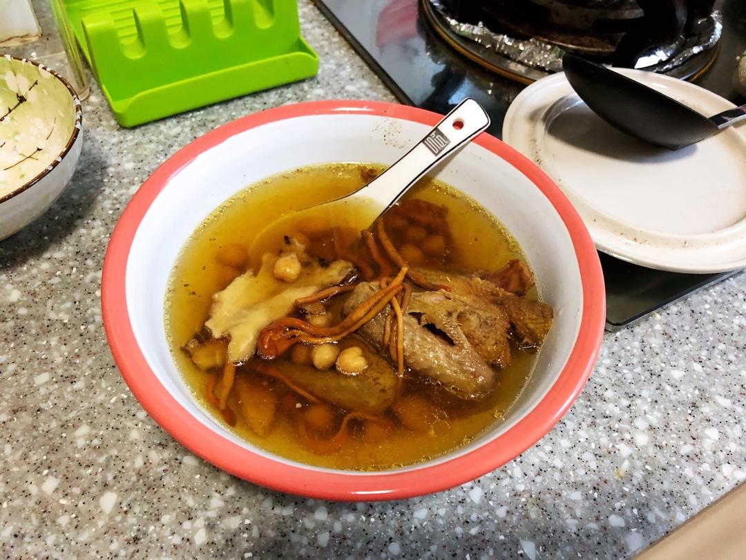 当归黄芪乳鸽汤