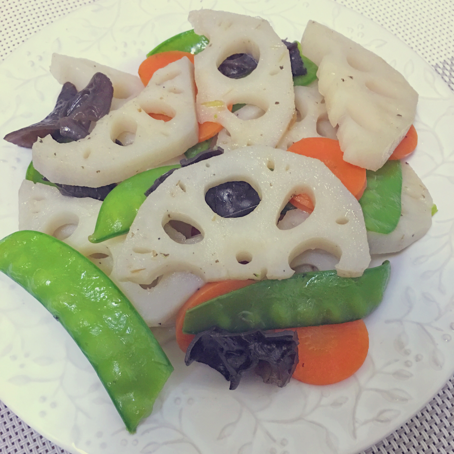 素菜也可以这么美—荷塘小炒