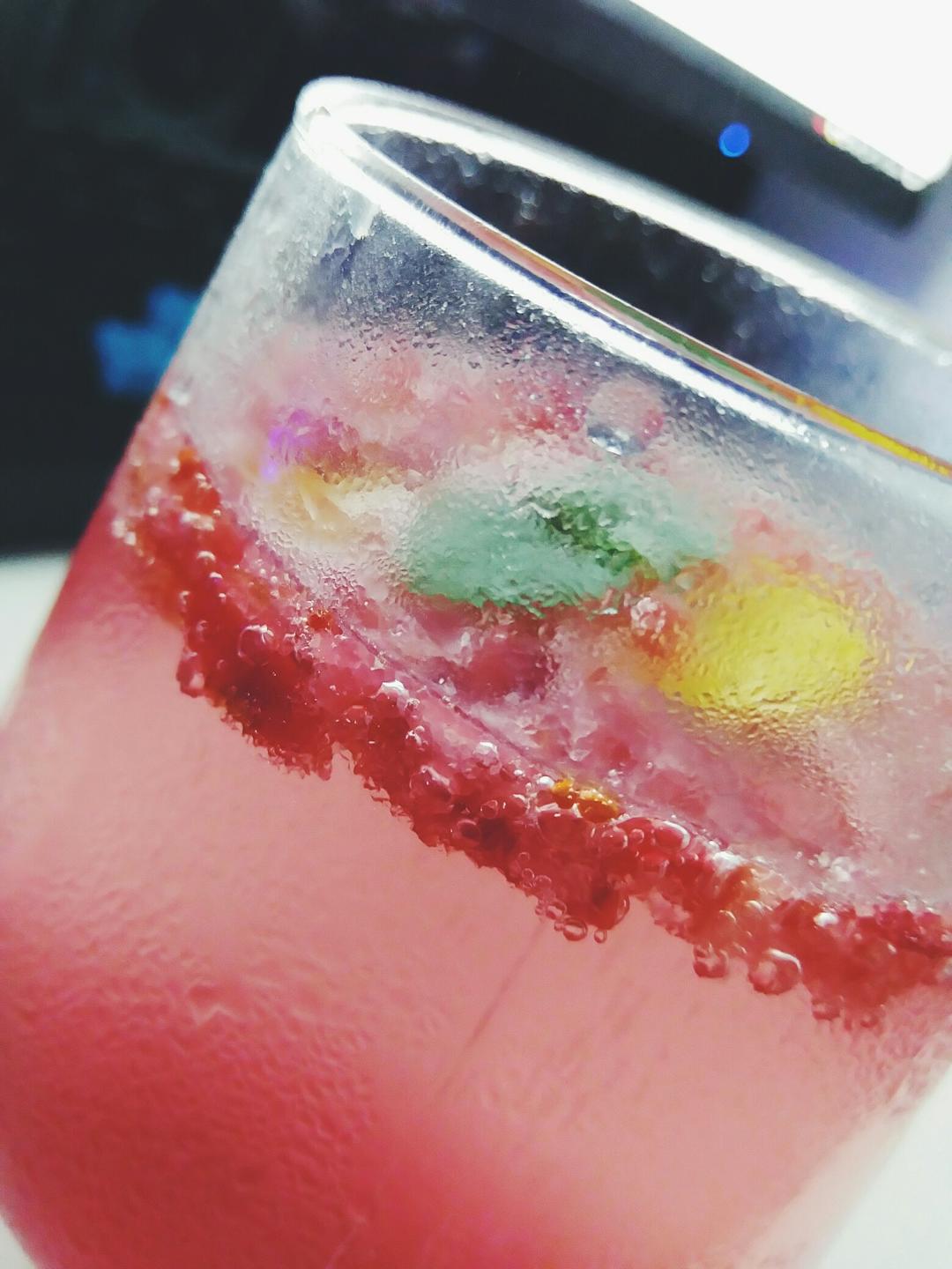 如何get一杯少女心满满的粉红色夏日特饮----蜜桃气泡水