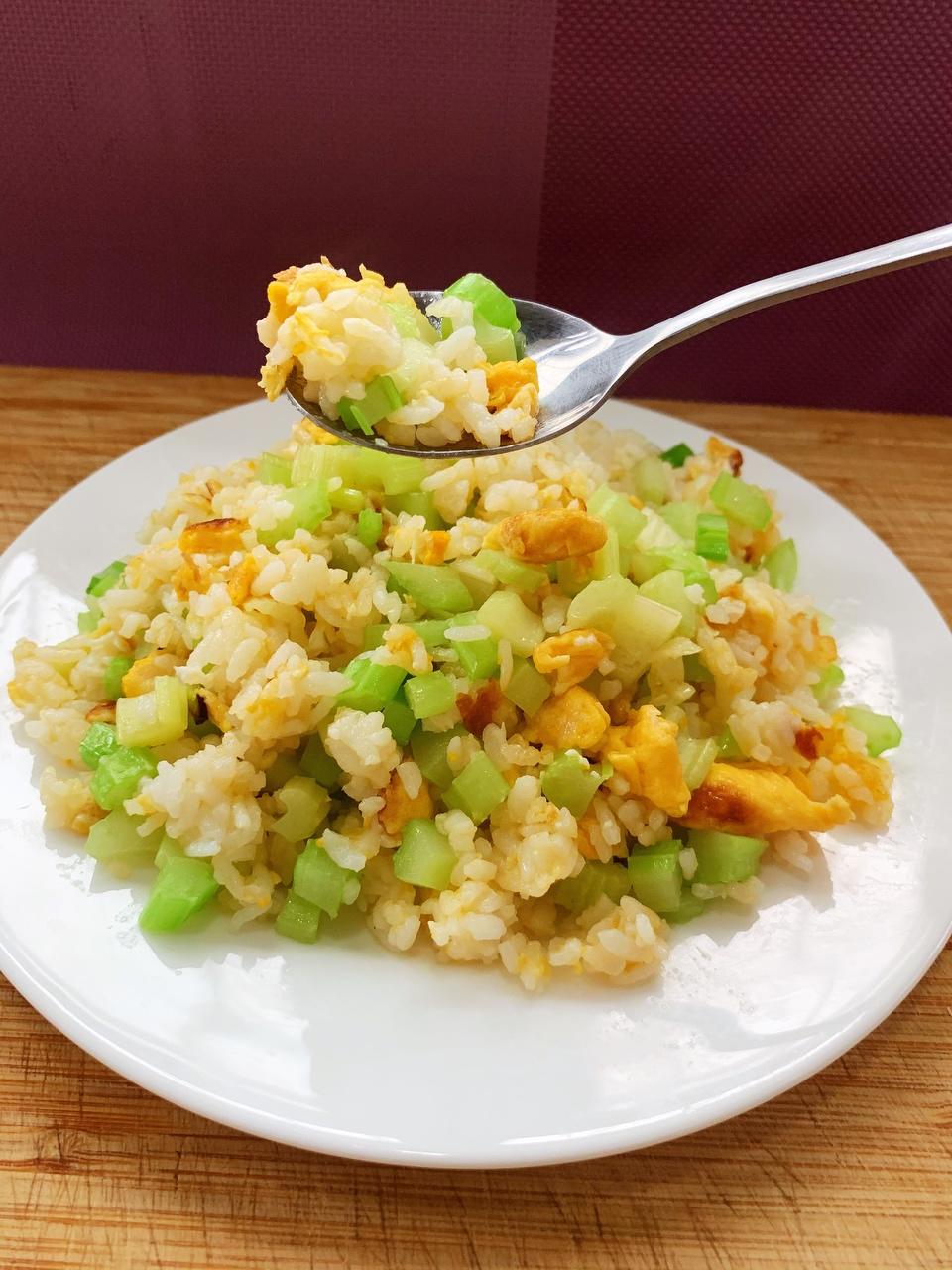 香芹蛋炒饭的做法