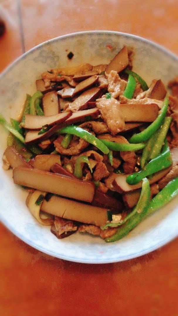 青椒鸡蛋干炒肉