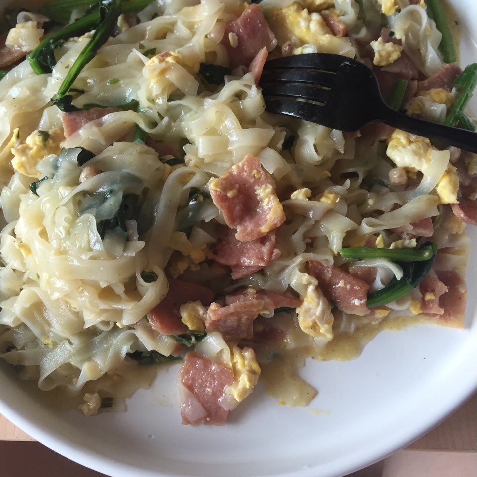 蛋炒河粉 干炒河粉