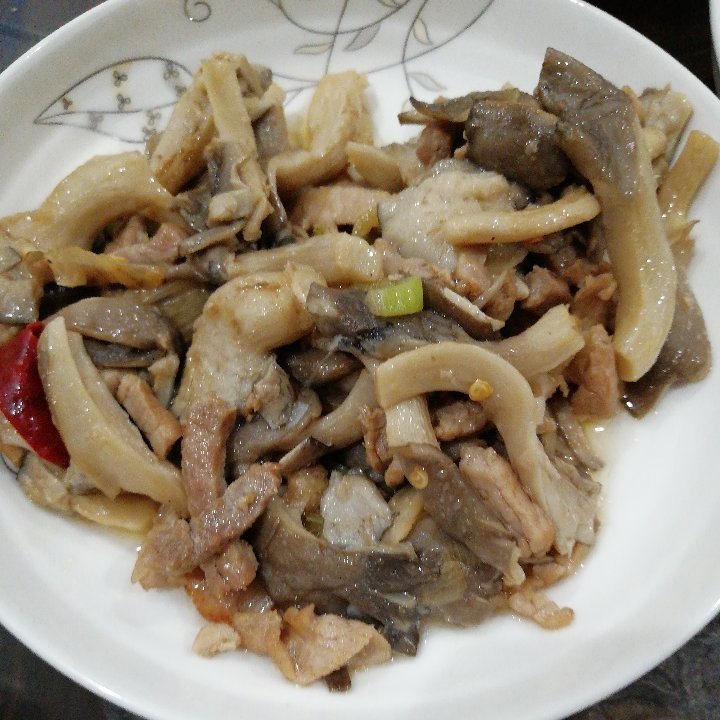 蘑菇青椒炒肉