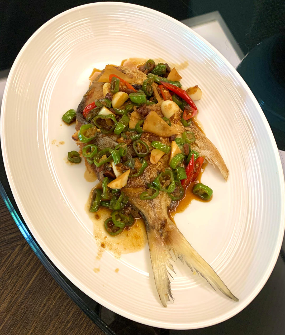 全世界最好吃的红烧小鲫鱼，鱼汤拌饭可以吃两碗