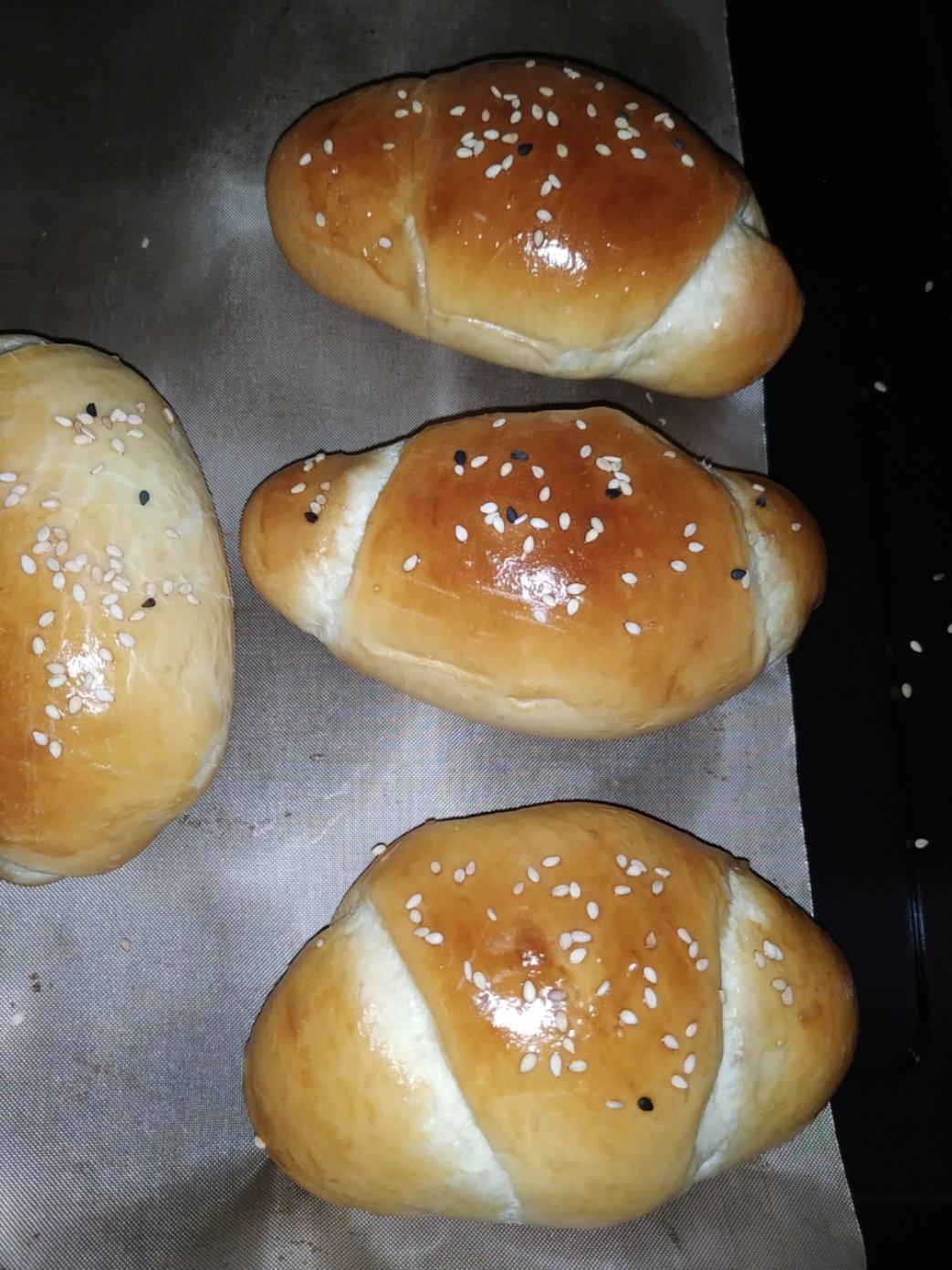 手机用户9991_4076做的新年第一烤:黄油面包卷儿