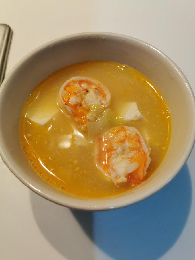 【咸蛋黄鲜虾豆腐羹】