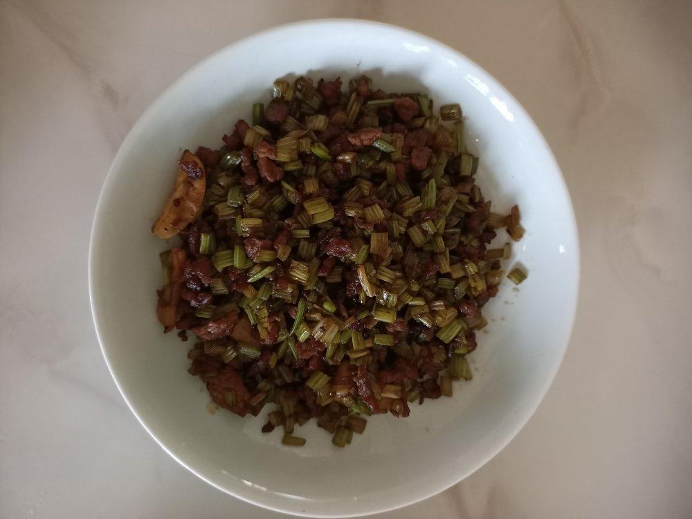 米饭杀手｜芹菜粒炒牛肉末