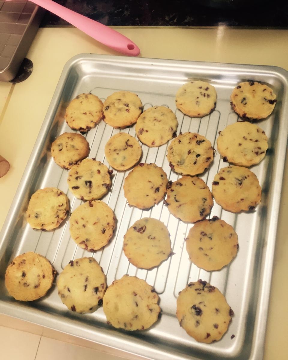 小手垚垚做的蔓越莓曲奇饼干