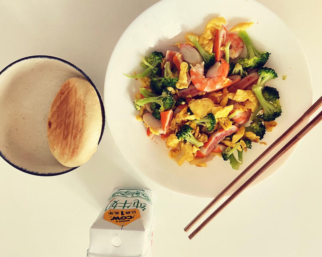 低脂低卡高蛋白的减脂餐_西兰花炒虾仁小杂烩的做法