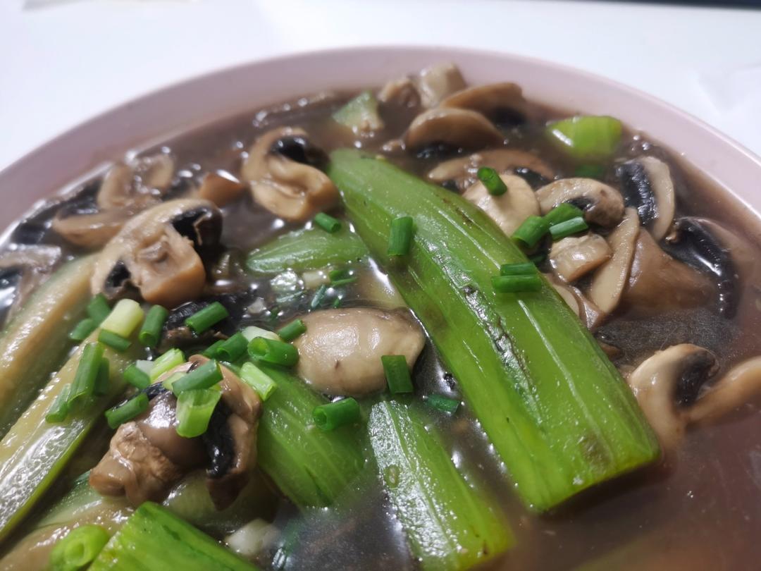 丝瓜炒口蘑，鲜甜无渣！