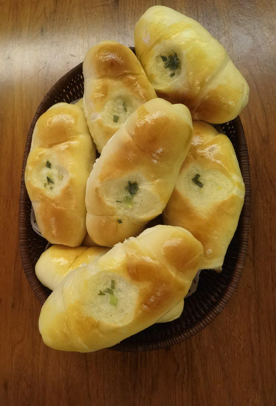 蒜香肠仔包