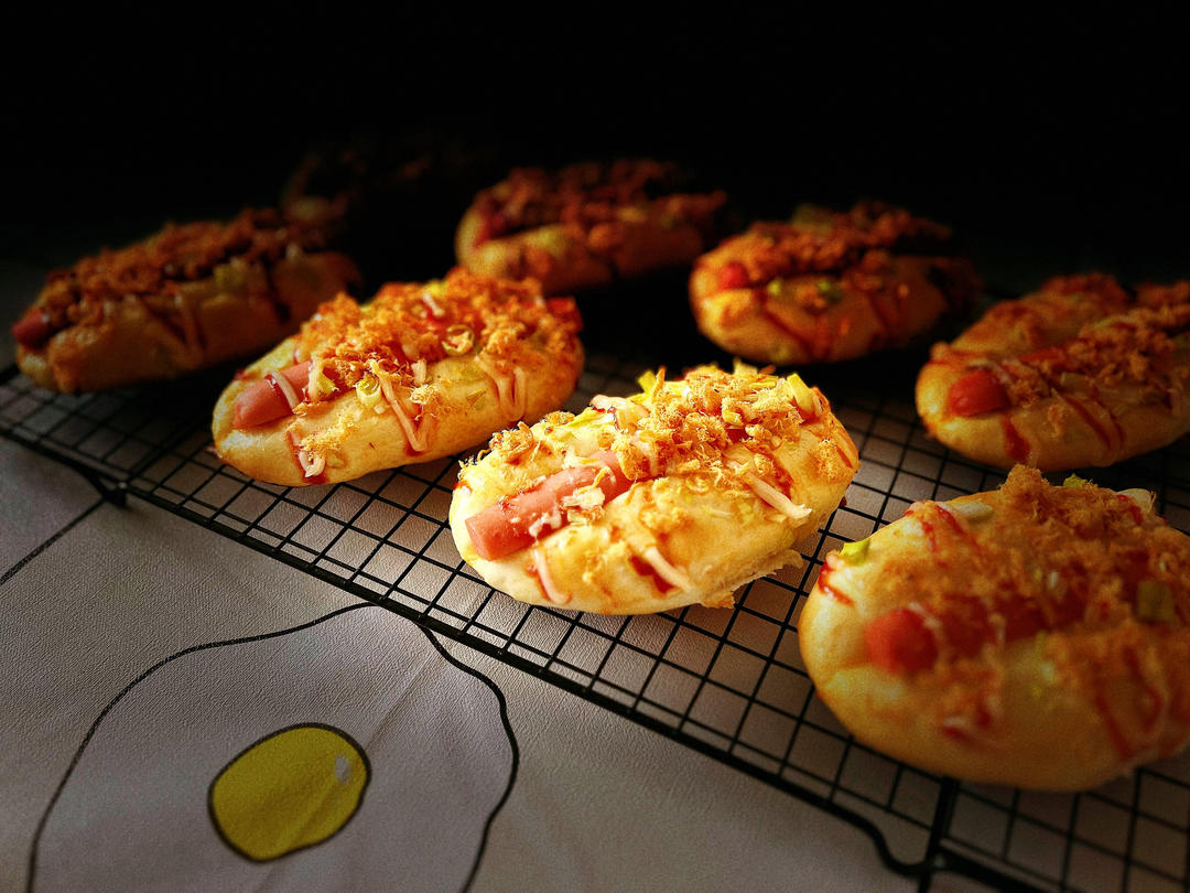 肉松火腿沙拉早餐包