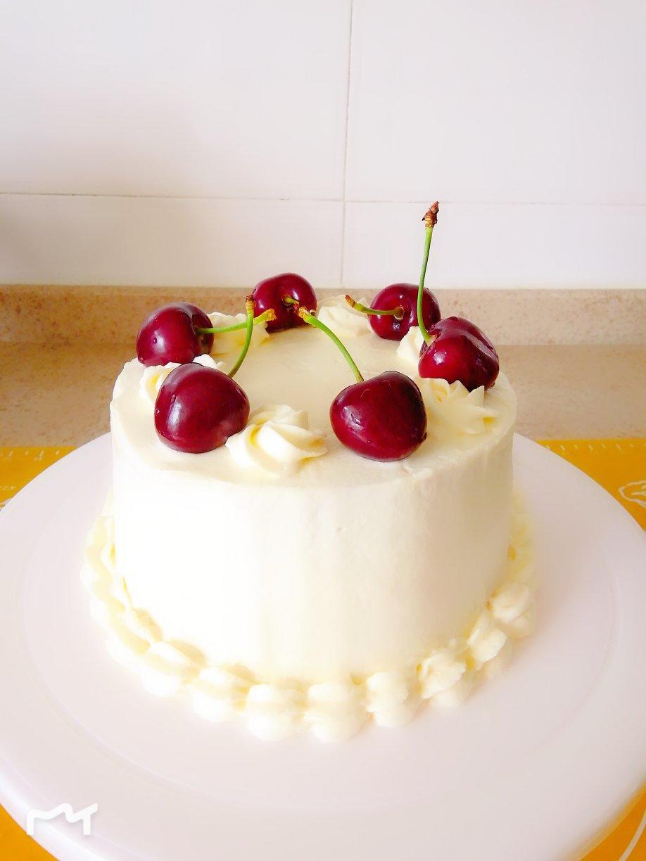 樱桃奶油蛋糕