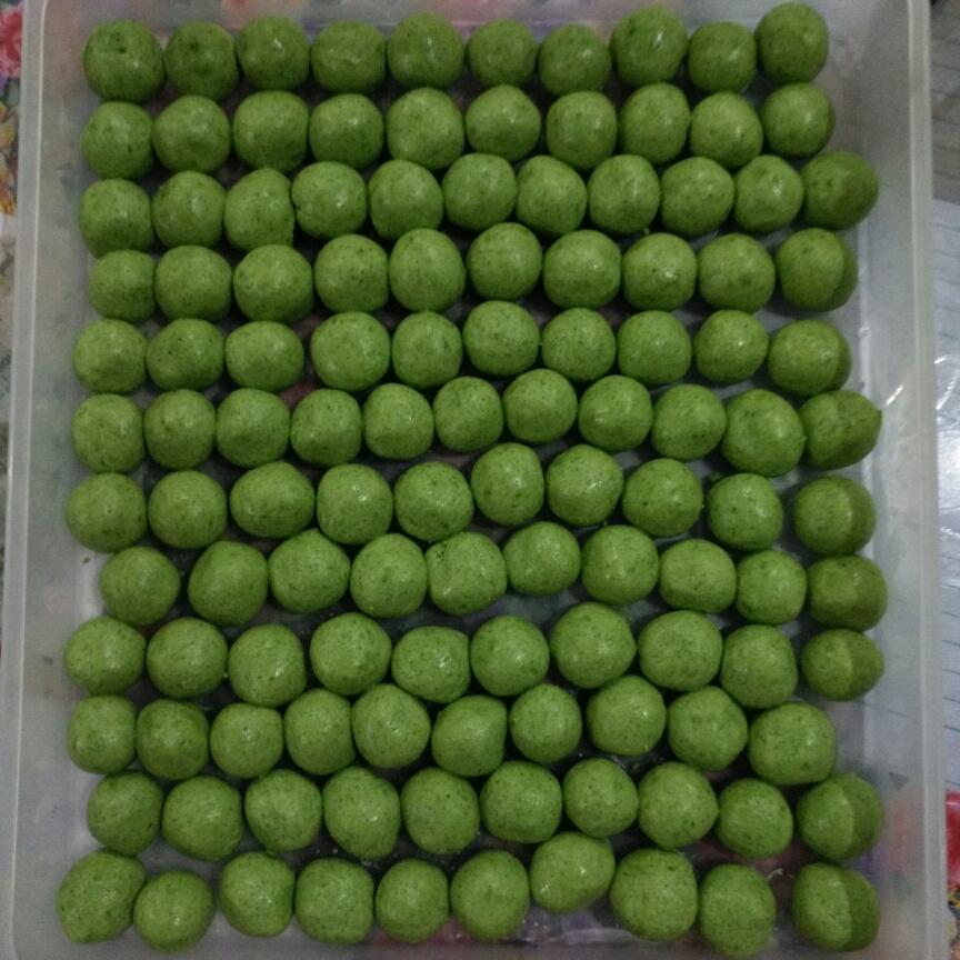 菠菜小丸子，不吃菠菜的小朋友，妈妈可以做这个可以当早餐也可以当甜品吃