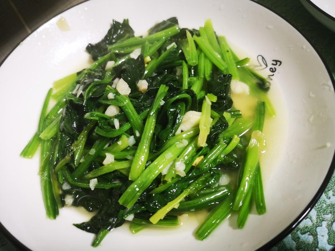 不涩口又嫩的清炒菠菜