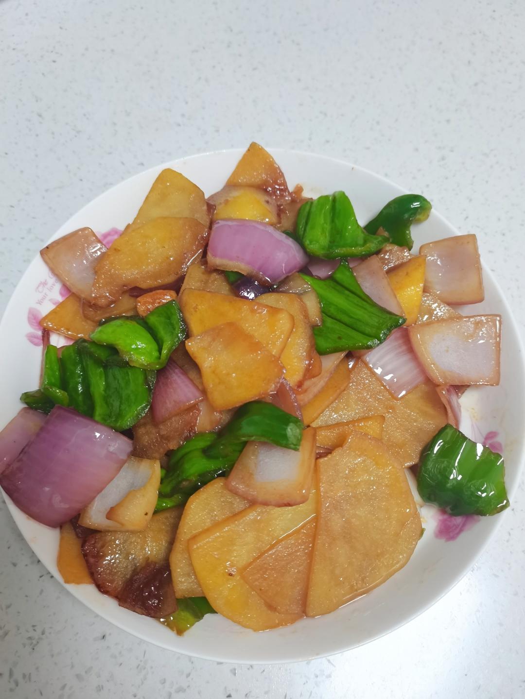 今日菜谱：土豆炒洋葱