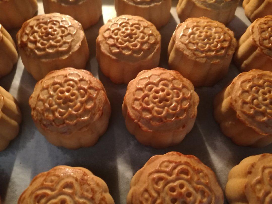 广式月饼—蛋黄莲蓉月饼