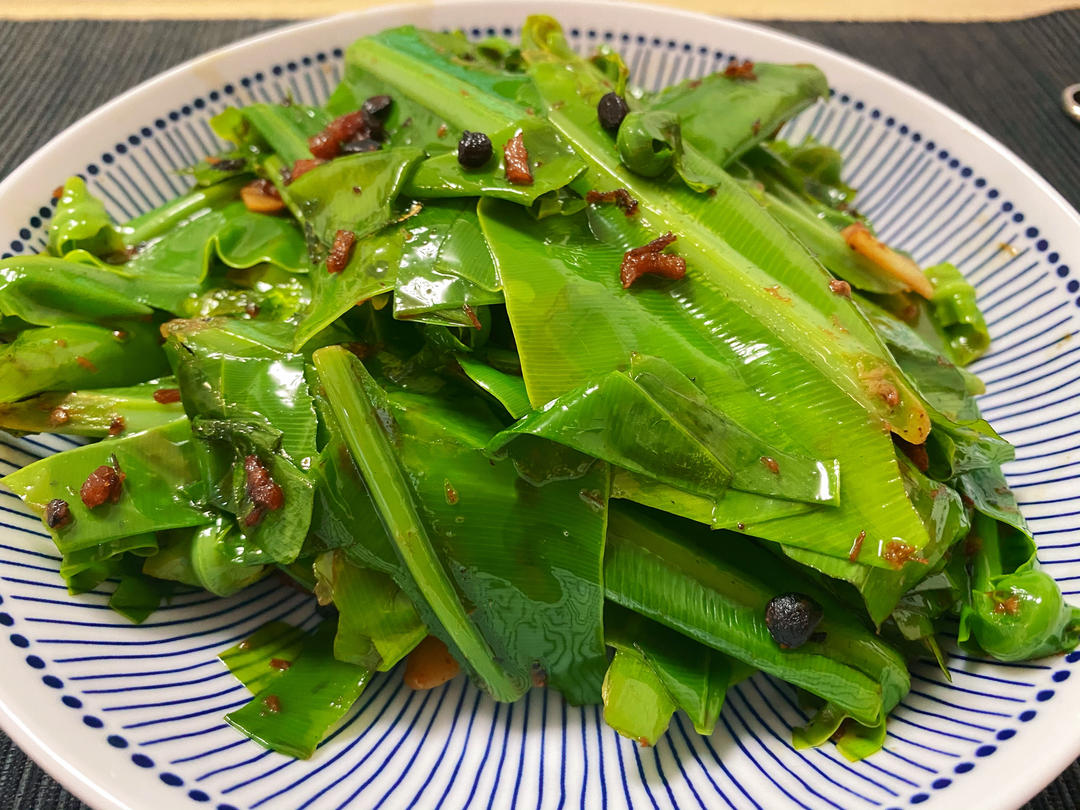 XO酱蒜蓉豆豉生炒山苏青菜