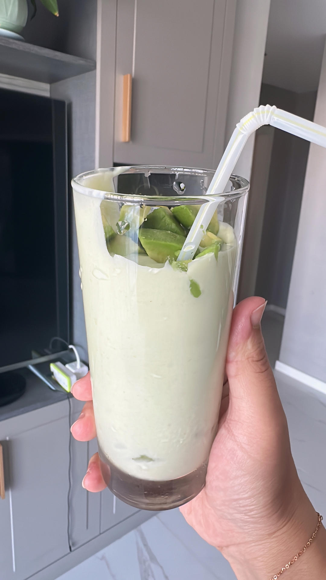 牛油果酸奶奶昔