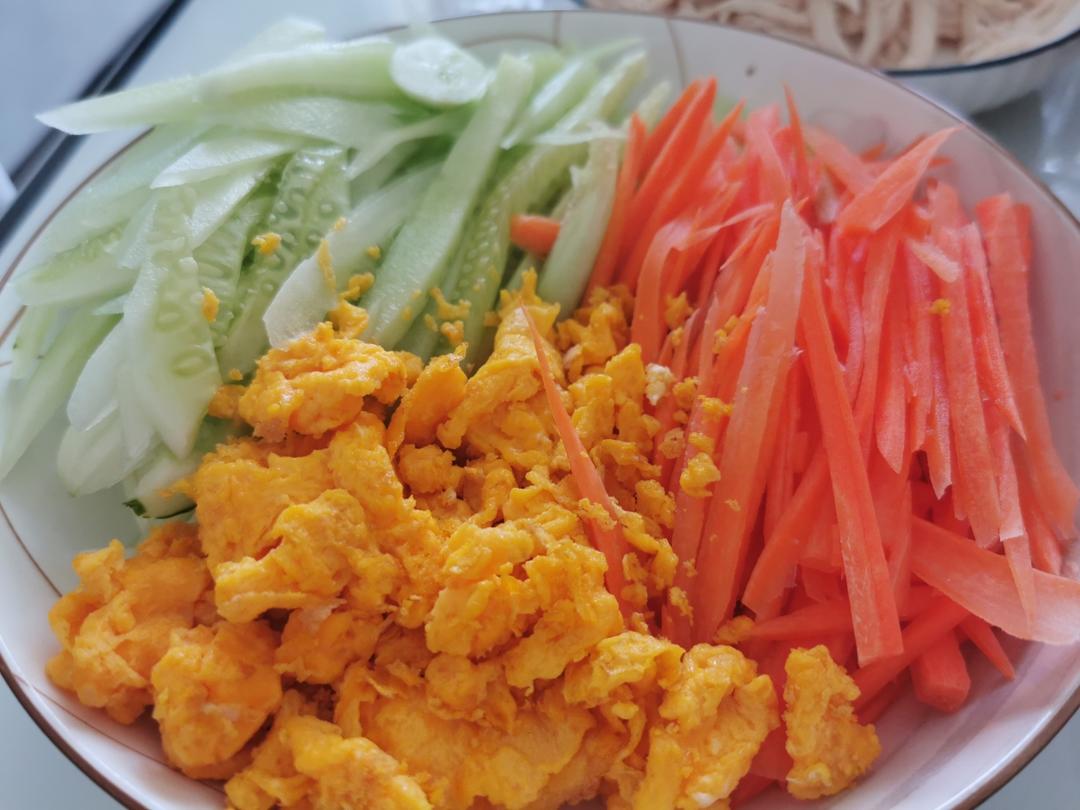 鸡丝凉面(快手菜)