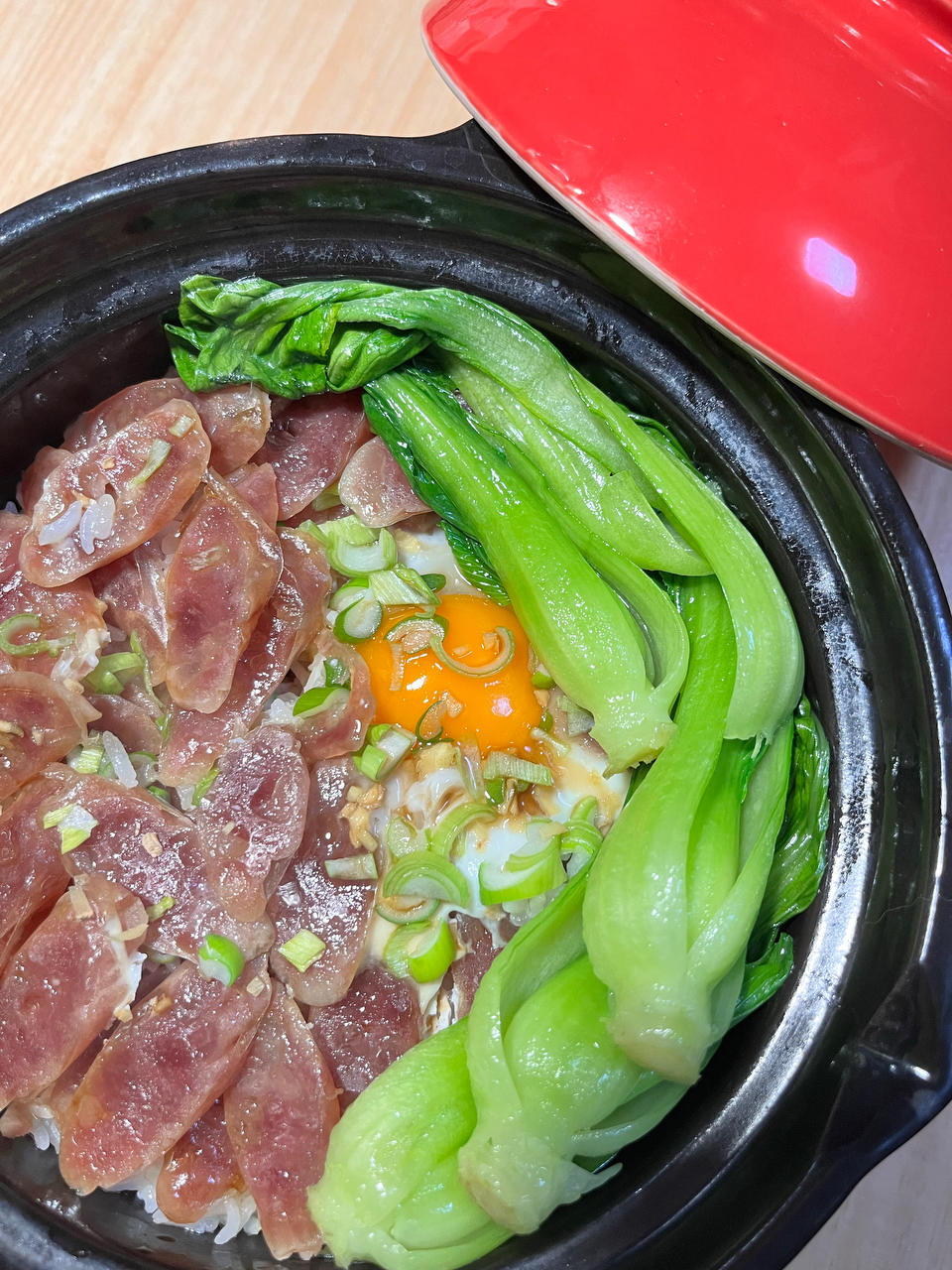 保姆级的「腊味煲仔饭2.0」加强版来了，地道老广味～