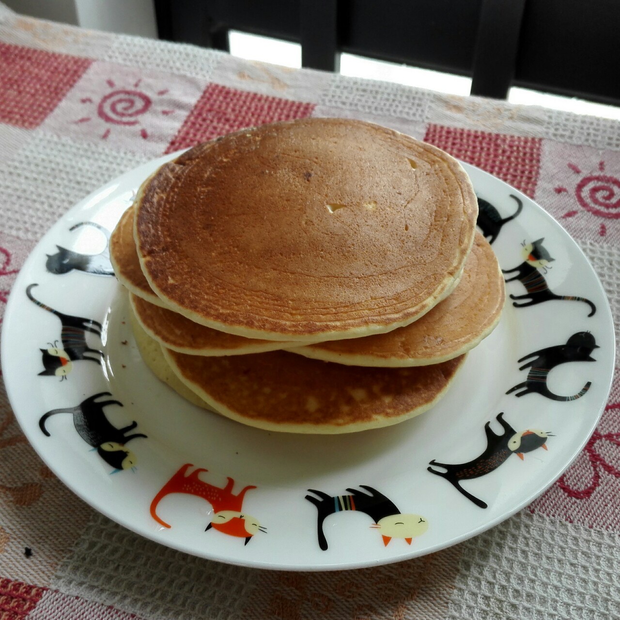 【酸奶松饼yogurt pancake】，搭上黑莓果酱和枫糖的美味。