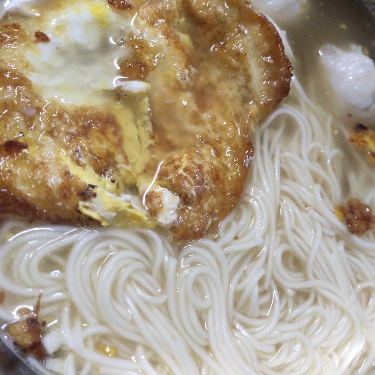 一碗清汤面 🍜 —— 秋日里的治愈系
