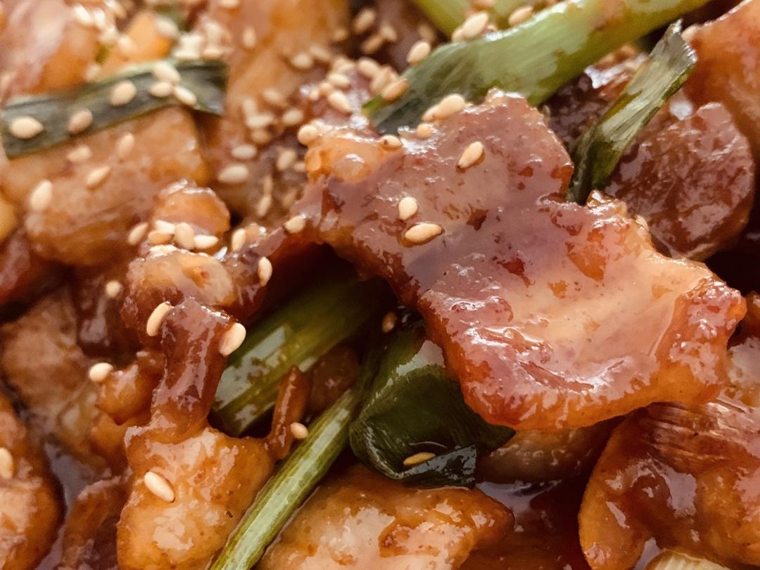 超级下饭米饭扒光光——葱爆五花肉片