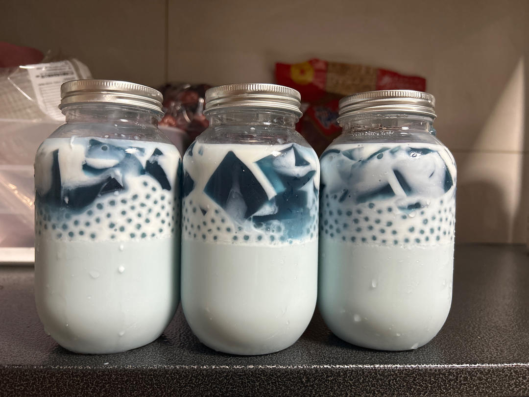 蝶豆花奶冻西米露