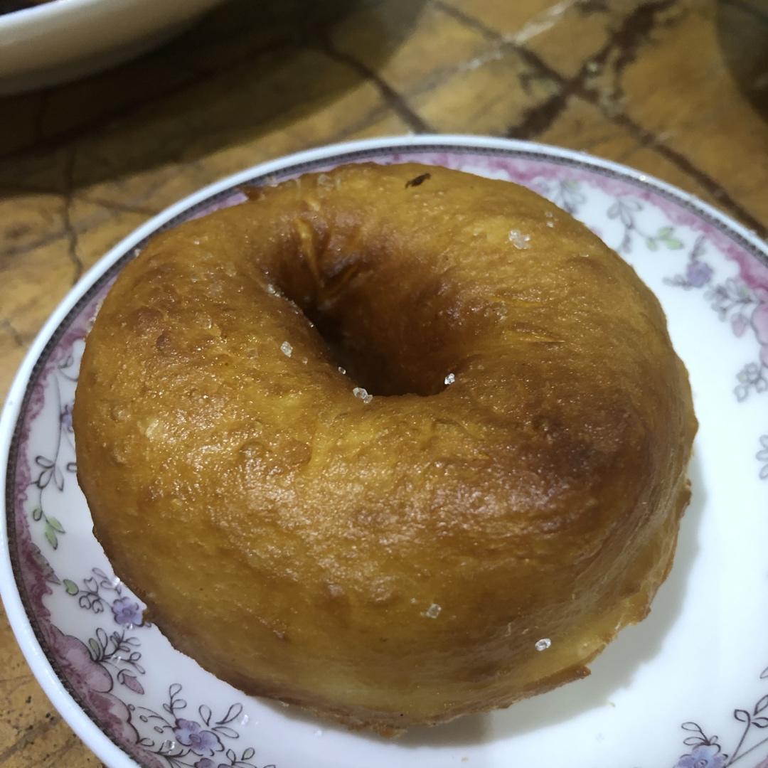 好吃到哭泣的甜甜圈VANILLA CREAM-FILLED DOUGHNUTS