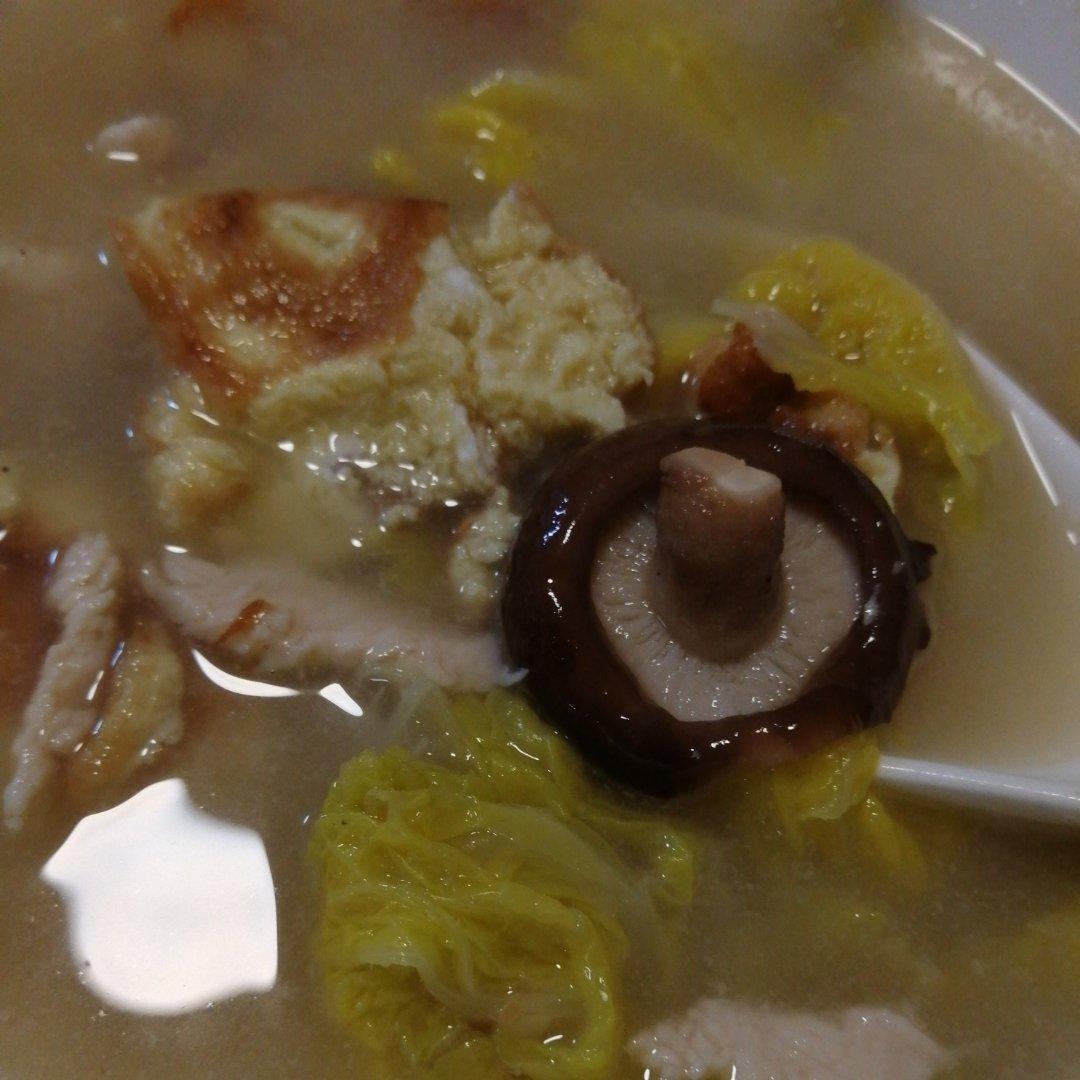 厨师长教你：“香菇白菜汤”的家常做法，简单易学营养美味