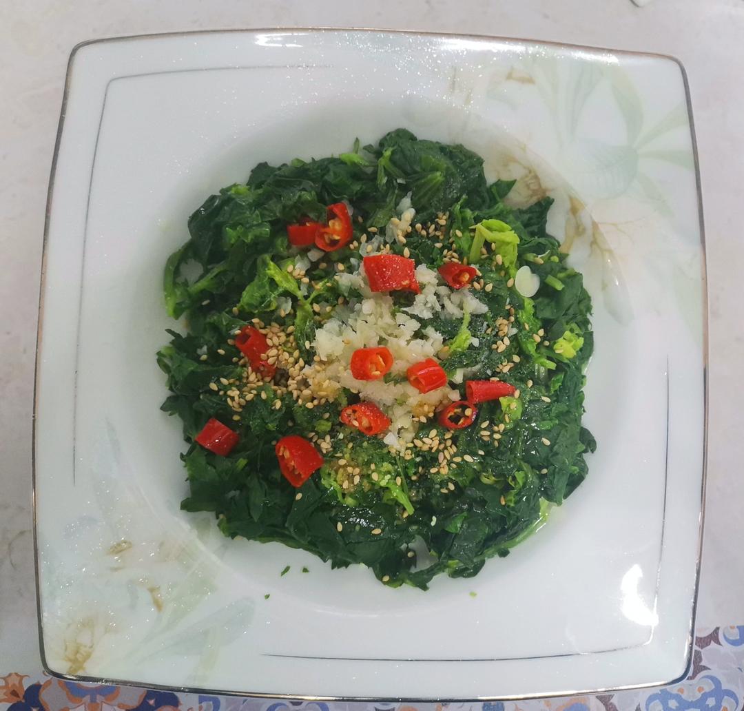 简单的凉拌芹菜叶
