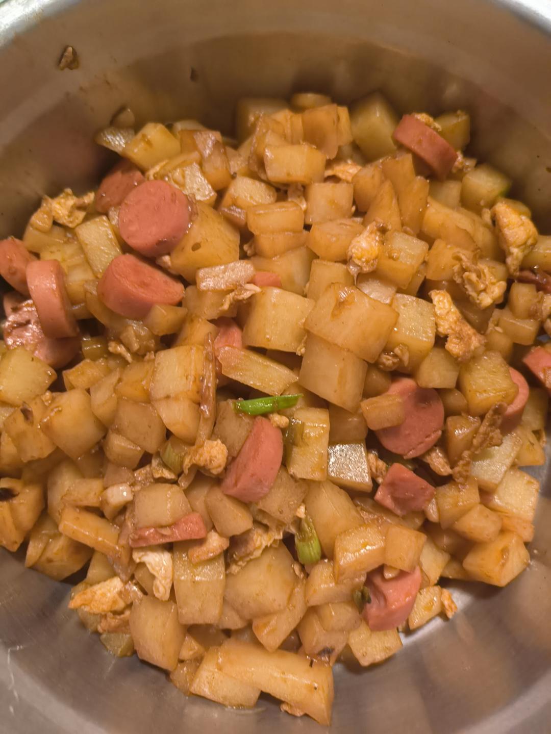 土豆火腿肠炒鸡蛋