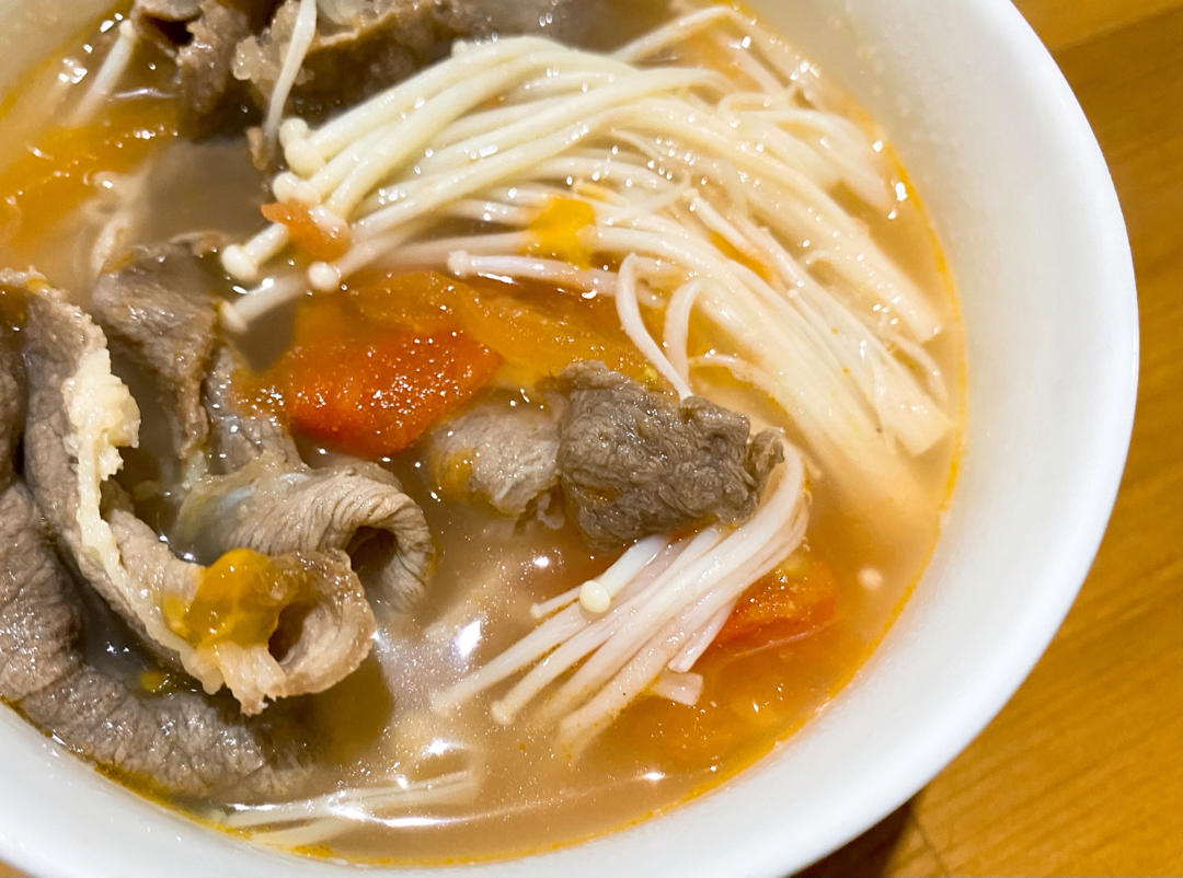 金针菇肥牛番茄锅