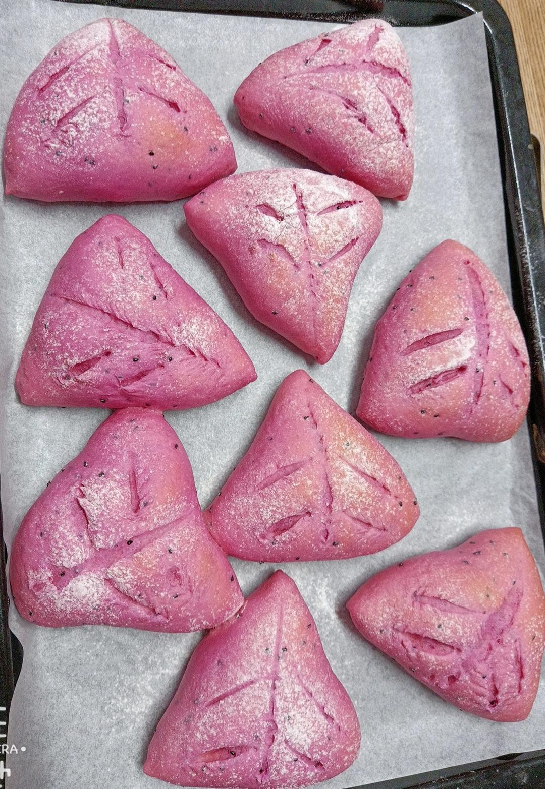 火龙果软欧包，粉嘟嘟～