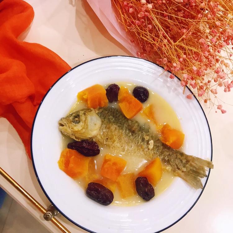 瞳仁温柔做的木瓜鲫鱼汤