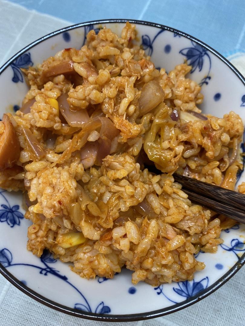 泡菜吞拿鱼（金枪鱼）炒饭—冬天就该来一碗红红火火的炒饭