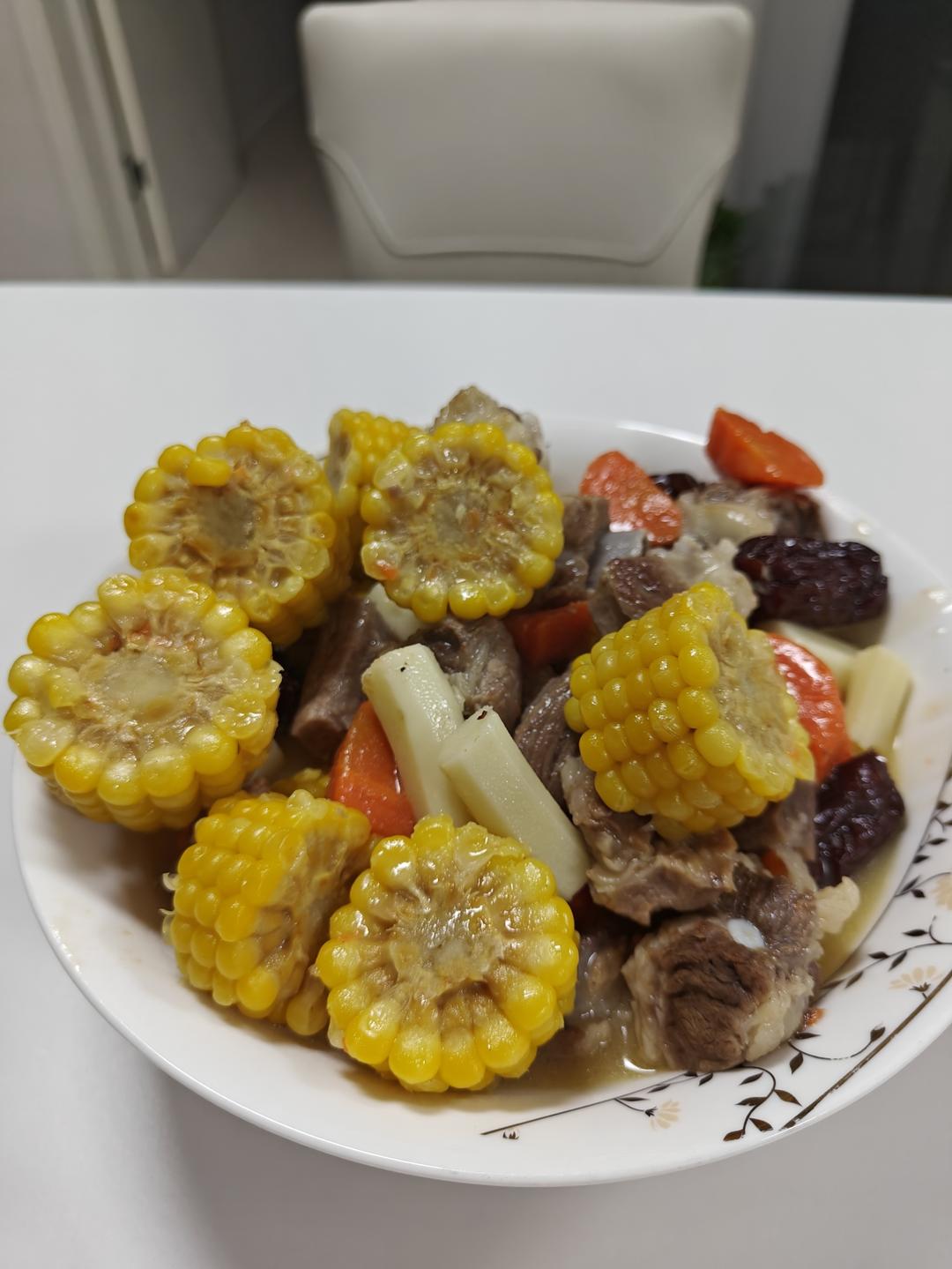 连吃三碗的玉米山药排骨汤
