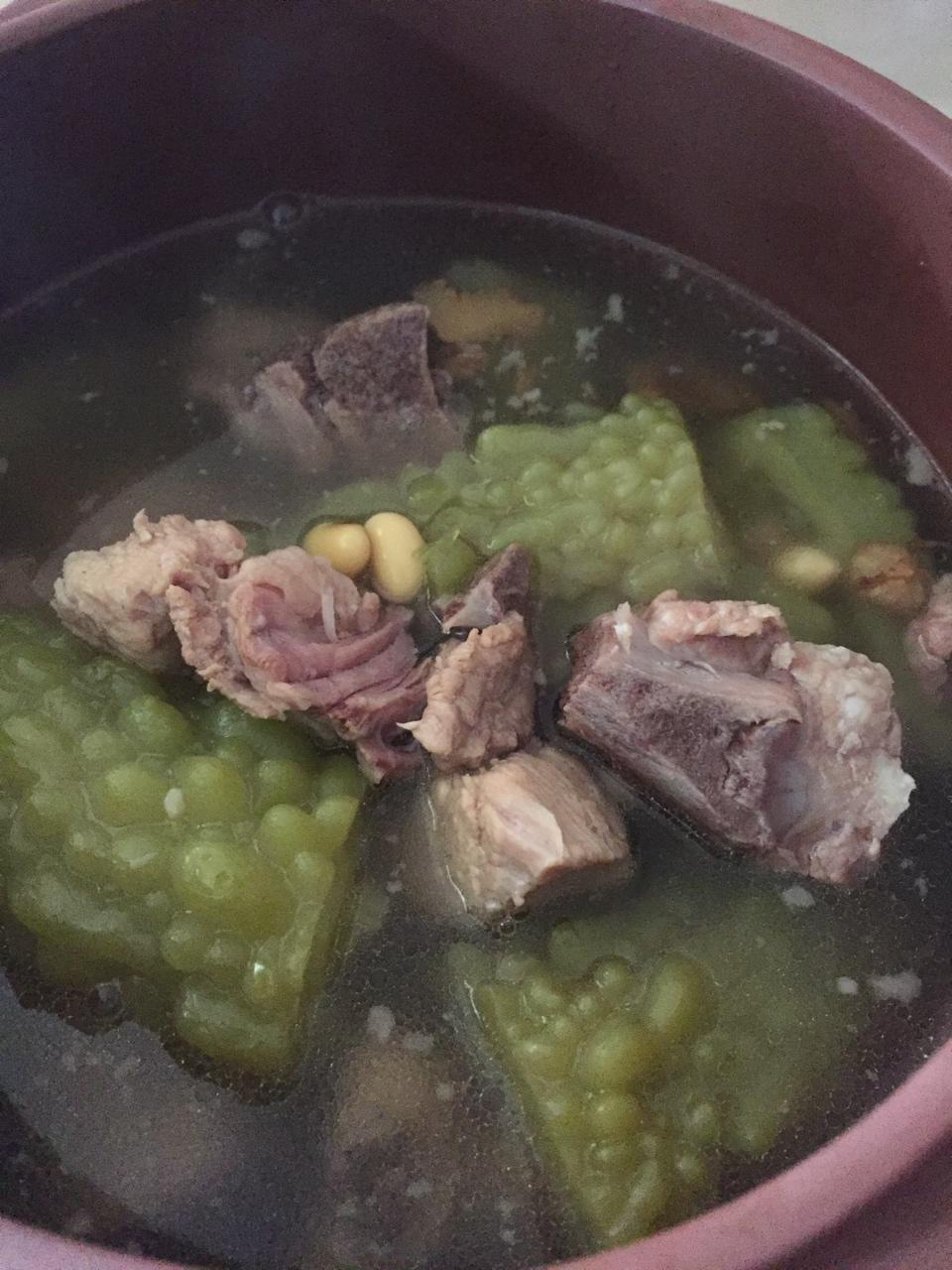 苦瓜黄豆排骨汤
