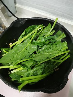 白钟元老师食谱:快手菠菜炒培根的做法 步骤4