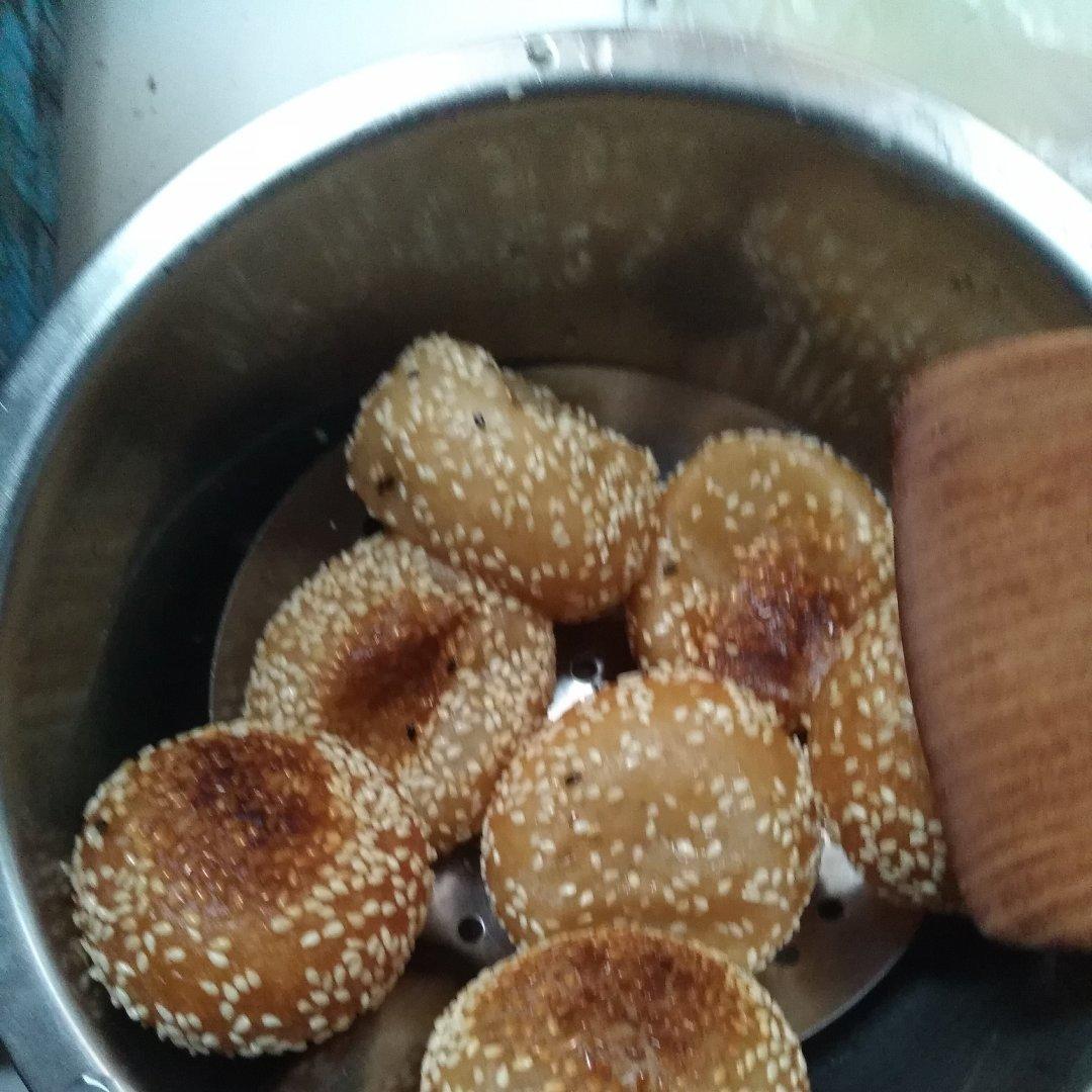 爱吃麻团。
