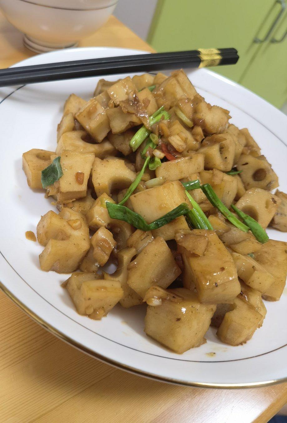 家常快手菜小炒藕丁真香