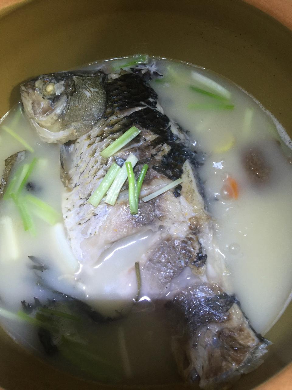 lv芳做的清炖鲫鱼汤