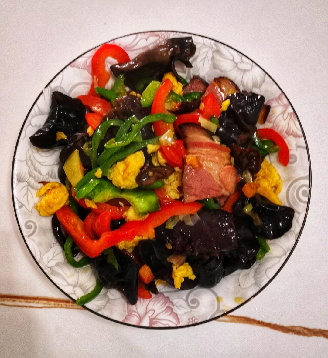黑木耳青椒炒鸡蛋（营养又下饭）