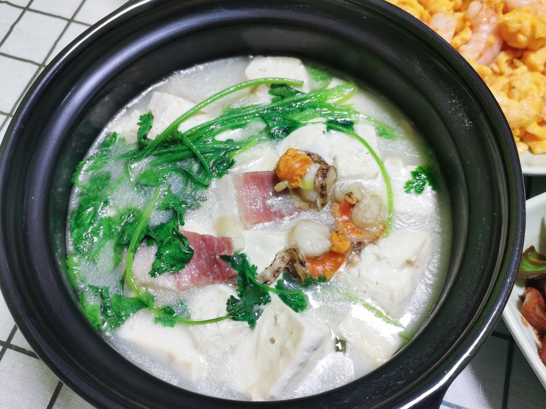蚌肉豆腐煲