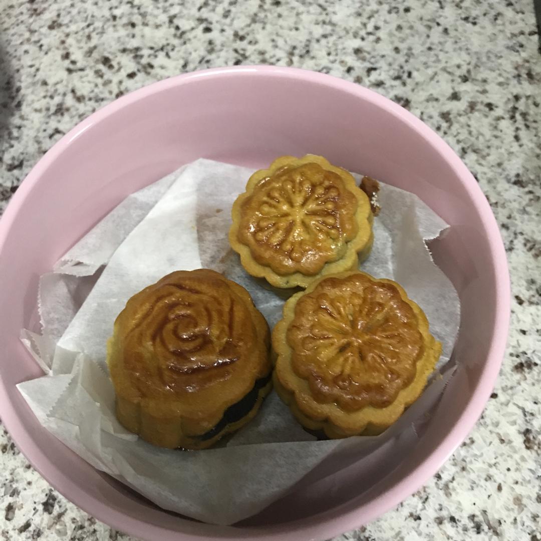 广式月饼——蛋黄莲蓉月饼